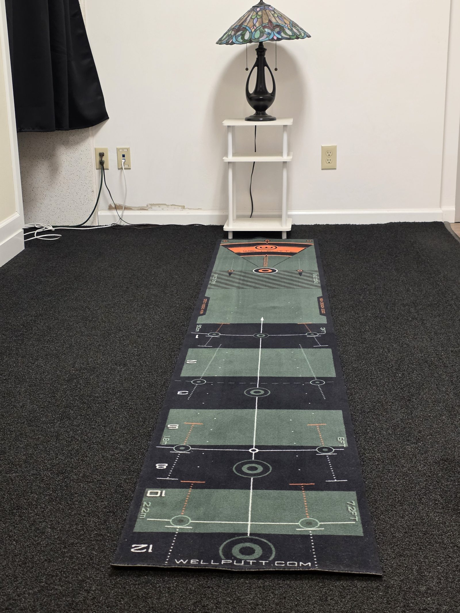 The putting lane at No Bogeys Bakersfield